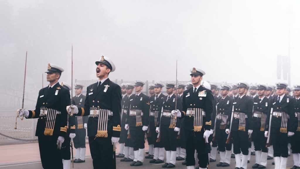 découvrez notre sélection d'accessoires élégants pour robe marine, parfaits pour sublimer votre tenue avec style et élégance.