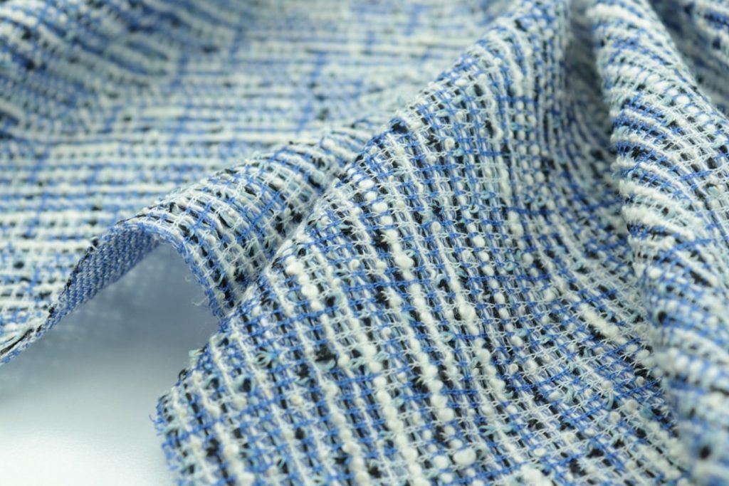 réparation de pulls en laine : redonnez vie à vos vêtements en laine avec un service professionnel de réparation et de restauration.