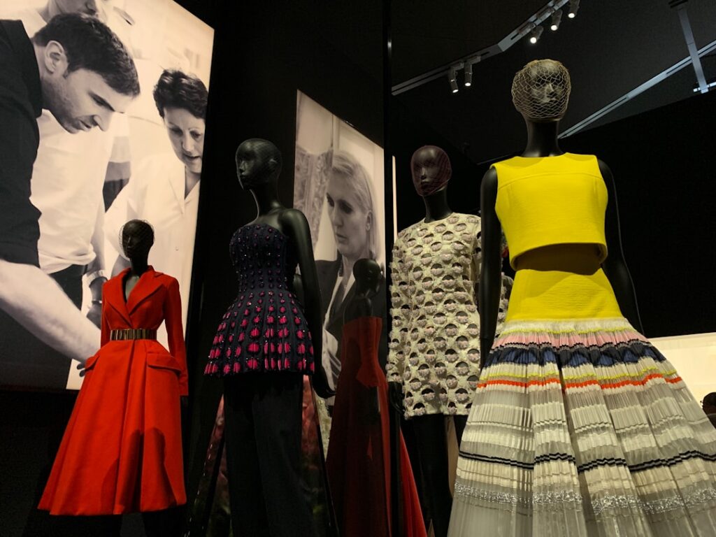 découvrez les dernières tendances mode pour rester stylé et à la pointe de la fashion cette saison.