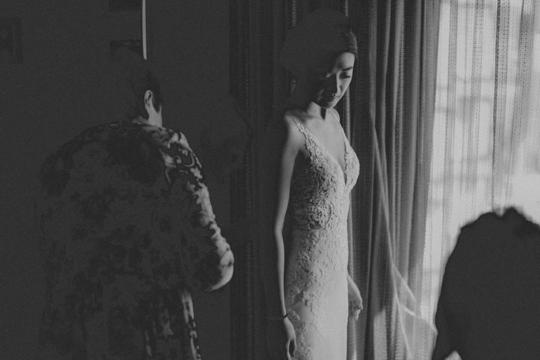 découvrez les différentes silhouettes de robes de mariée pour trouver celle qui sublimera votre silhouette le jour j.