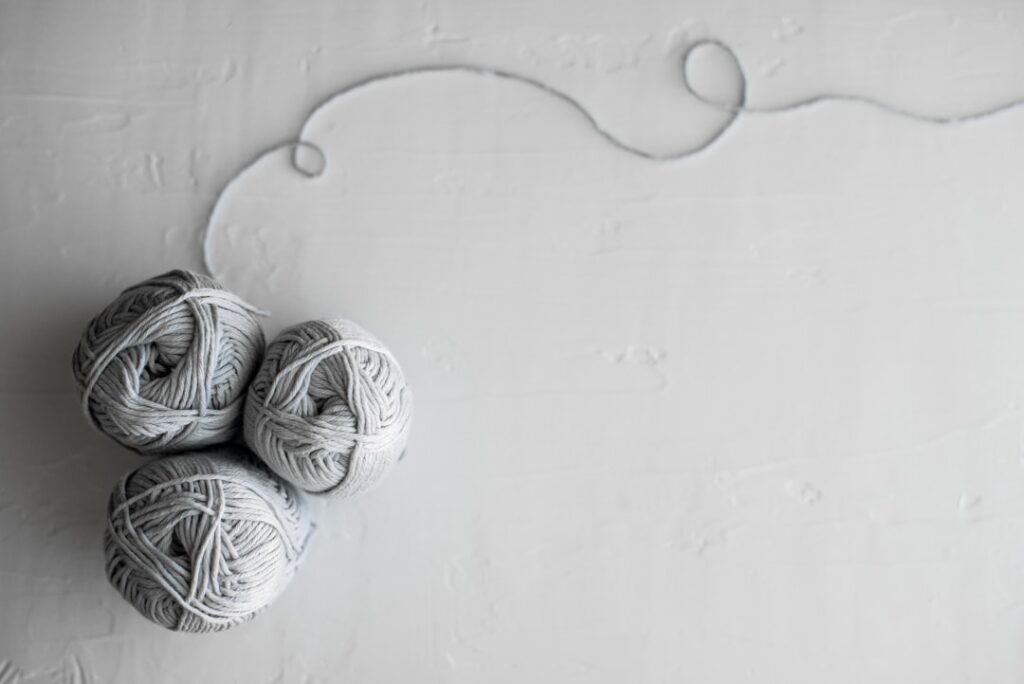 découvrez tout sur le fil à tricoter yarn : types, utilisations et conseils pour vos projets de tricot et crochet.