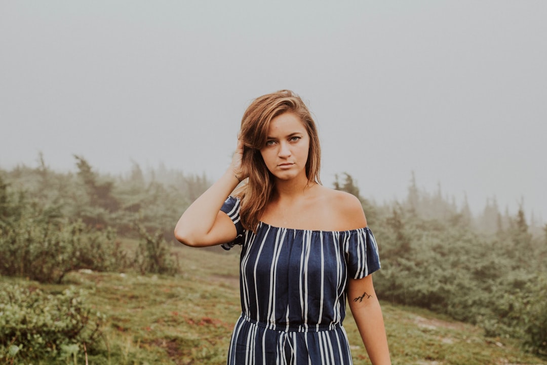 découvrez notre collection de robes élégantes spécialement conçues pour les femmes aux courbes généreuses, alliant confort et style pour toutes les occasions.