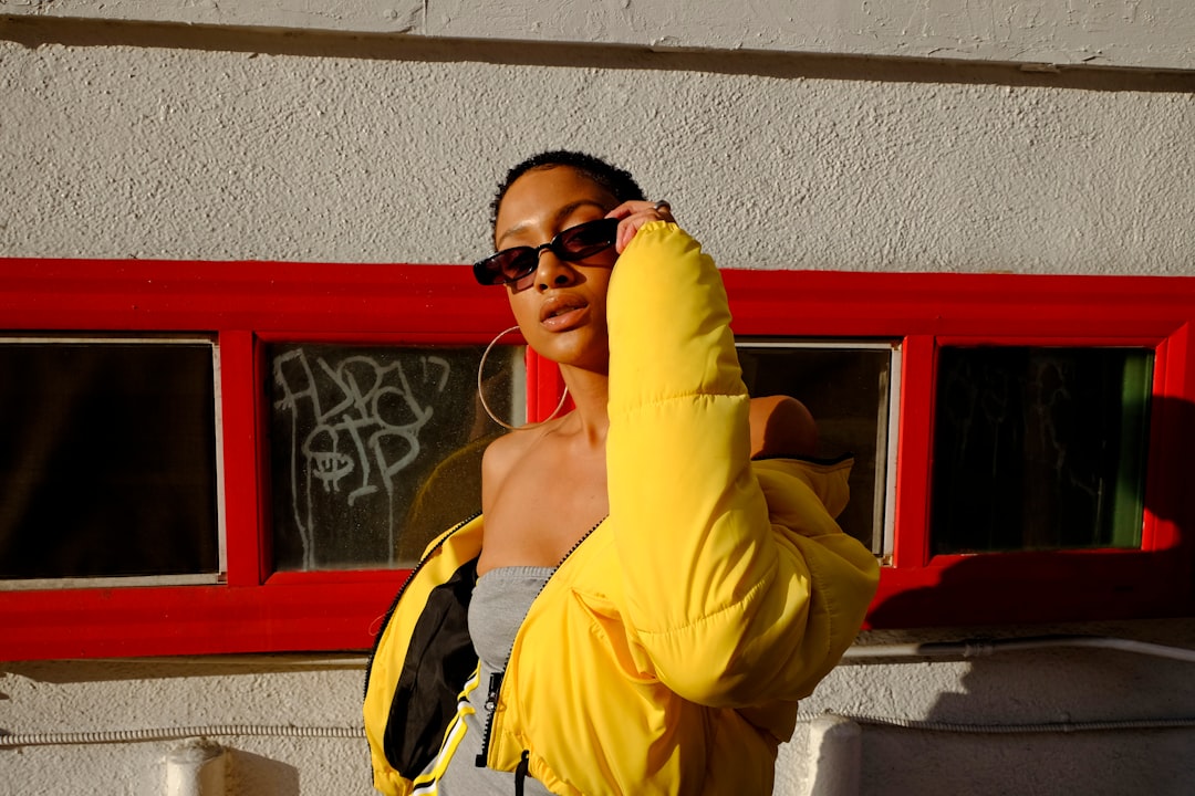 découvrez les dernières tendances de la mode, des conseils stylés et des inspirations pour affirmer votre look avec élégance et originalité.